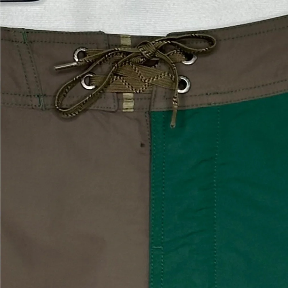 Patagonia Colorblock Green Brown Board Shorts Nylon Lace Side Zip Pocket Sz 32‎